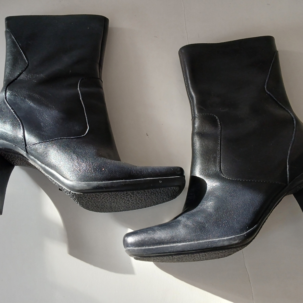 Nine West Black Leather Calf Bootie Size 6 1/2M 3 inch heels